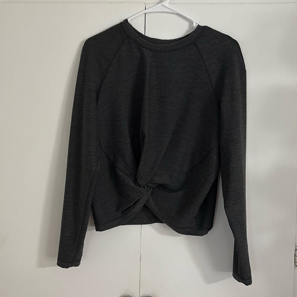 Lululemon Tuck & Gather Pullover
Heathered Mod Black